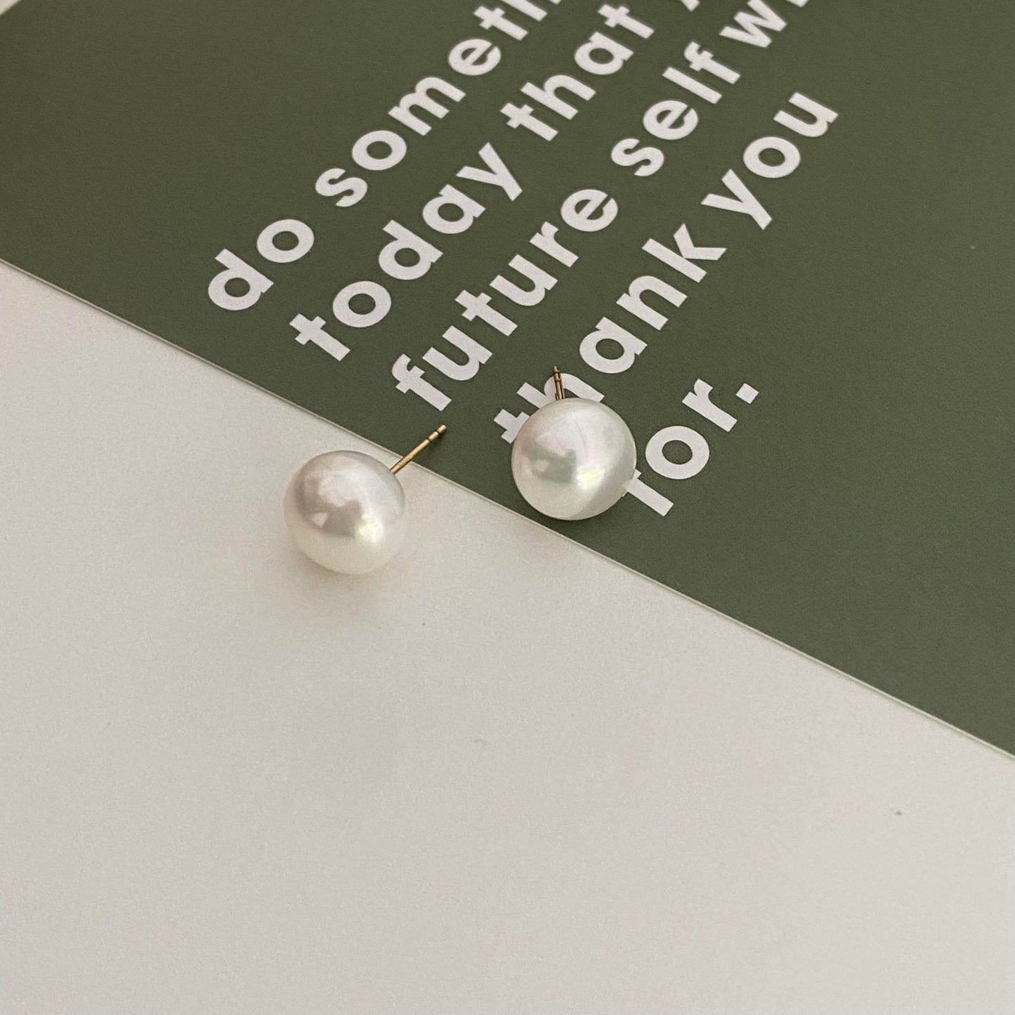 Button Fresshwater Pearl Stud Earring 10.5mm