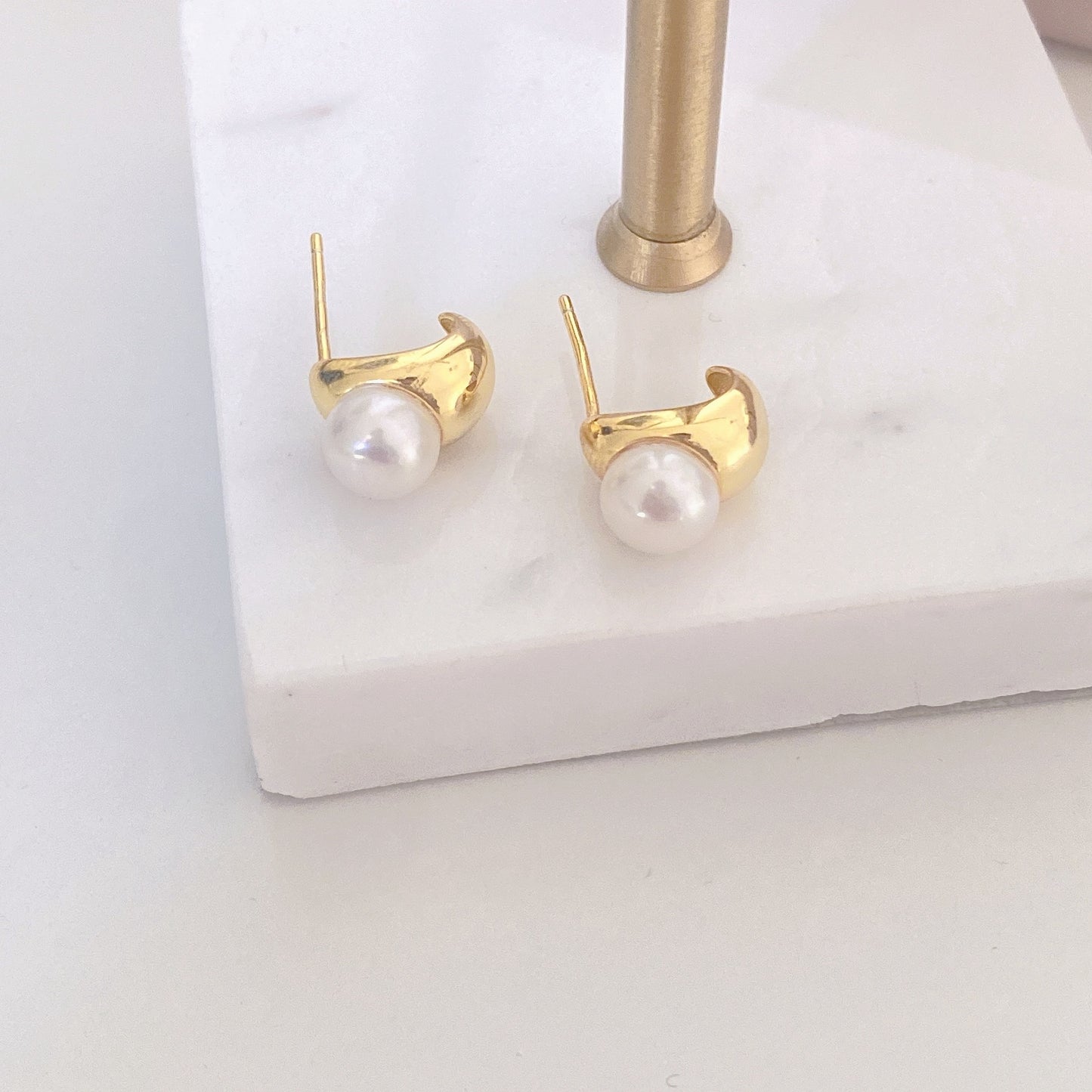Button Freshwater Pearl Earring