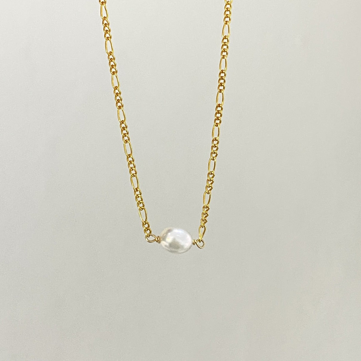 Single Pearl on Goldfilled Chain