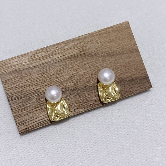 Eliana Freshwater Pearl Stud Earring